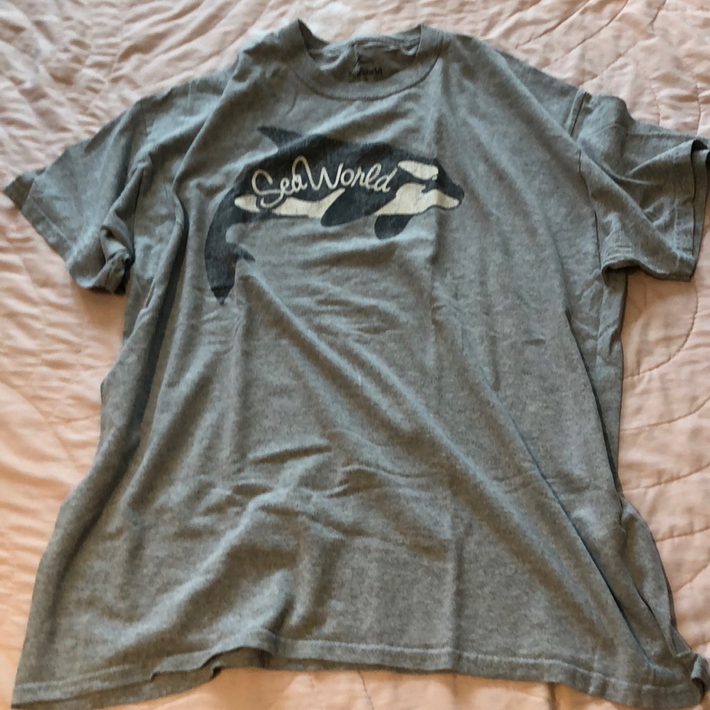 Sea World t-shirt